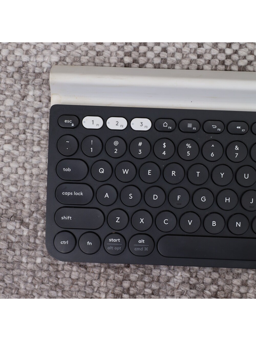 Logitech K780 Multi-Device Wireless Keyboard Bluetooth Numeric Keypad Compact - Picture 2 of 6
